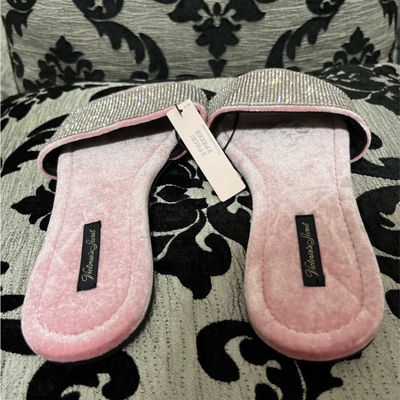 NEW Victoria’s Secret Embellished Pink Velvet Slides Size M - Picture 5 of 11